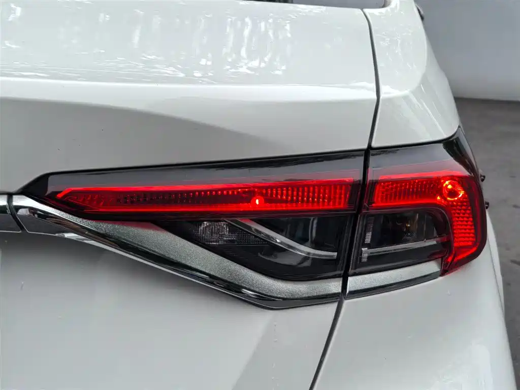 Toyota Corolla 2019 1.2T S-CVT GL Pioneer Edition фото 21