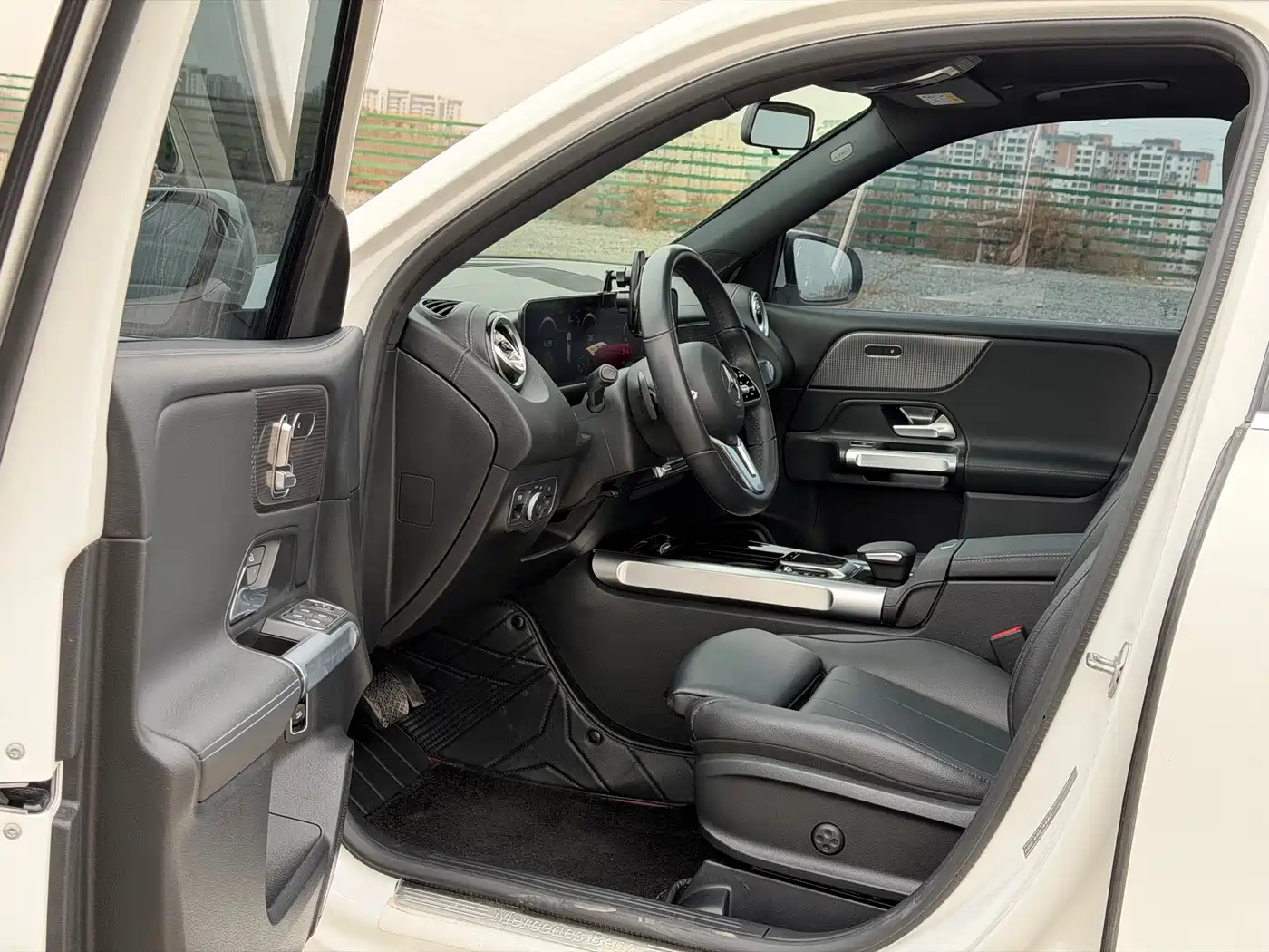 MERCEDES-BENZ GLB