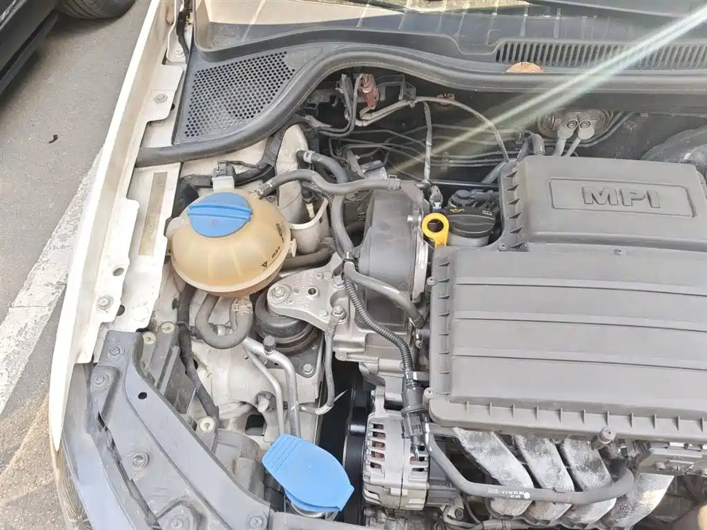 Volkswagen Polo 2014 1.6L Automatic Comfort Edition фото 22