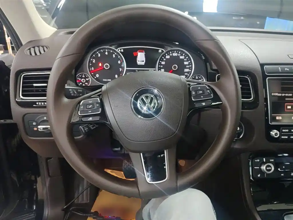 Volkswagen Touareg 2016 3.0TSI Glamour Edition фото 11