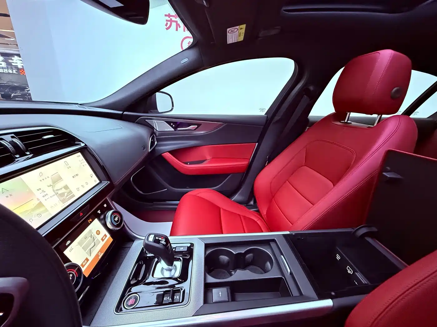 Jaguar XEL 2025 2025 2.0T 250PS R-DYNAMIC 90th Anniversary Edition
