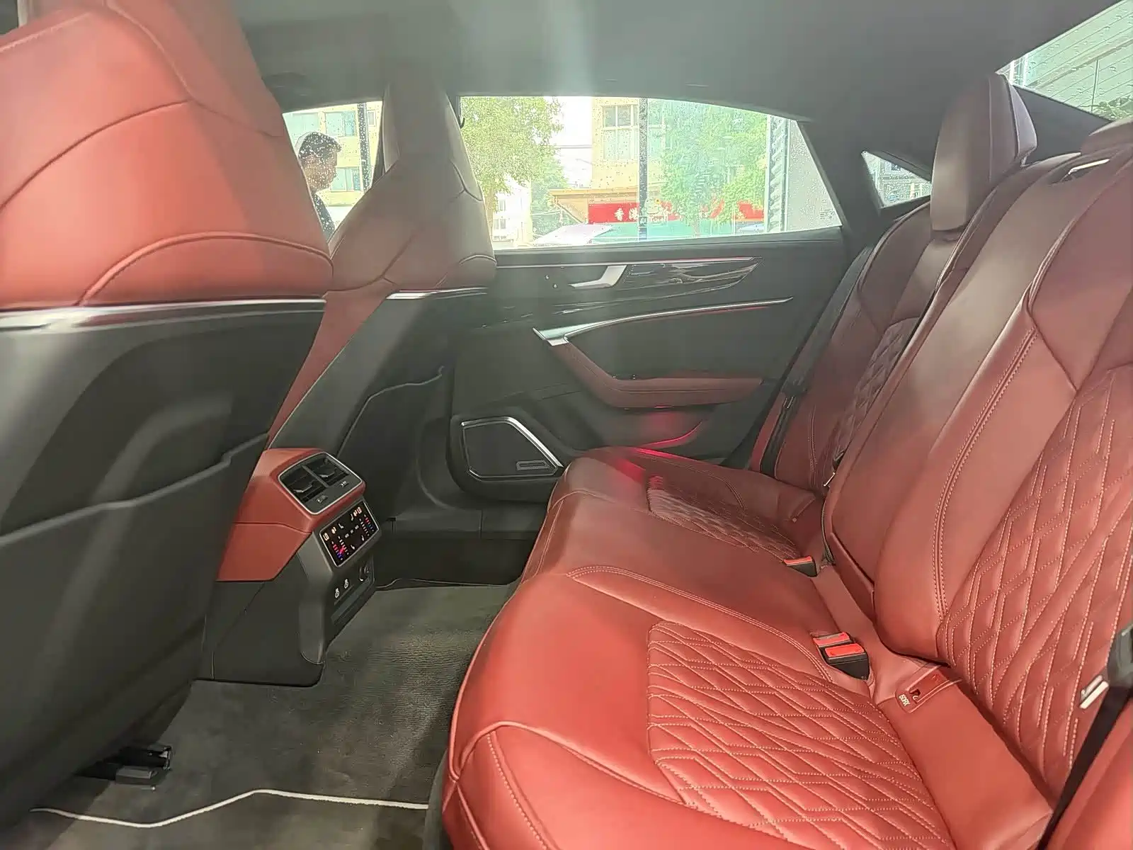 Photo 4 - Audi A7L