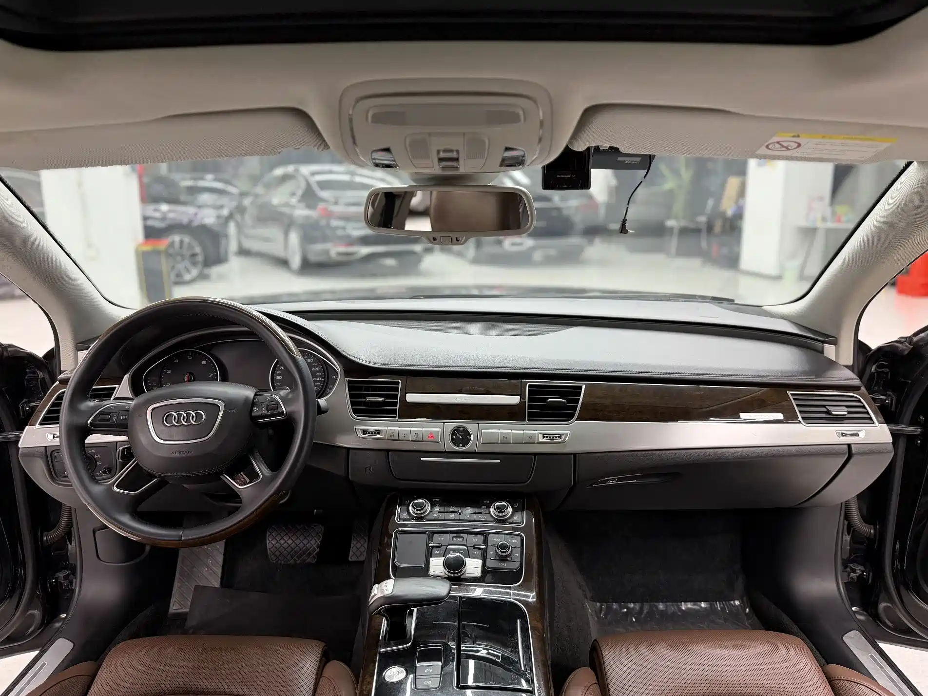 Photo 7 - Audi A8
