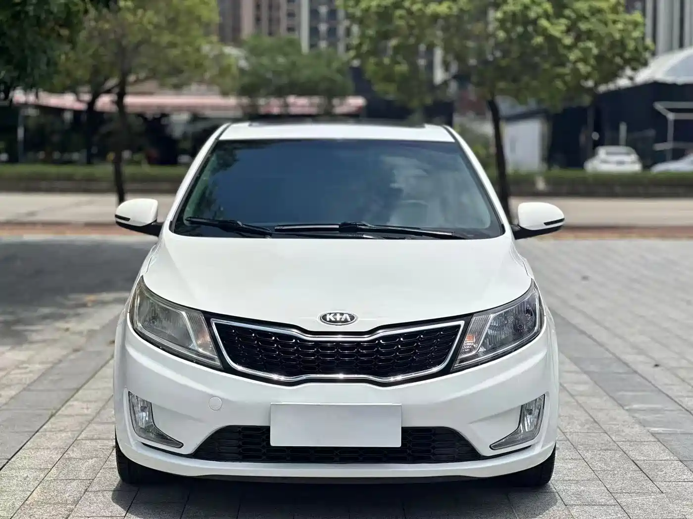 Kia K2 2012 Sedan 1.6L AT Premium Commemorative Edition фото 2