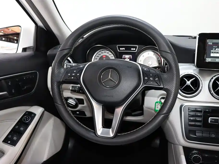 Mercedes-Benz GLA 2015 GLA 200 Fashion фото 13