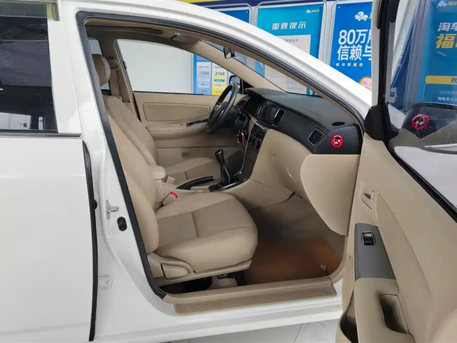 Toyota Corolla 2013 1.6L Manual Luxury Edition фото 8