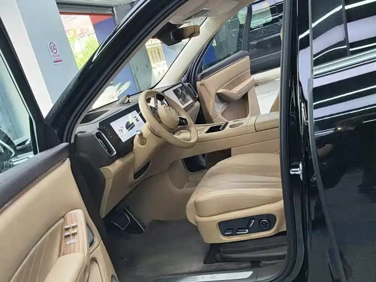 AITO Wenjie AITO M8 2025 Extended Range Ultra 53.4kWh 6-Seater фото 4