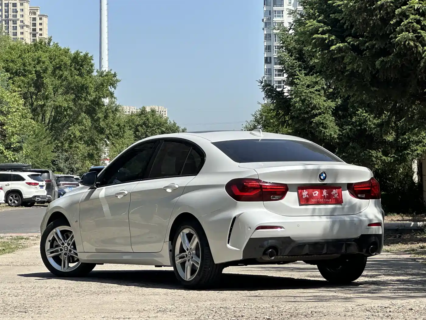 BMW 1 Series 2023 120i M Sport Shadow Edition фото 5