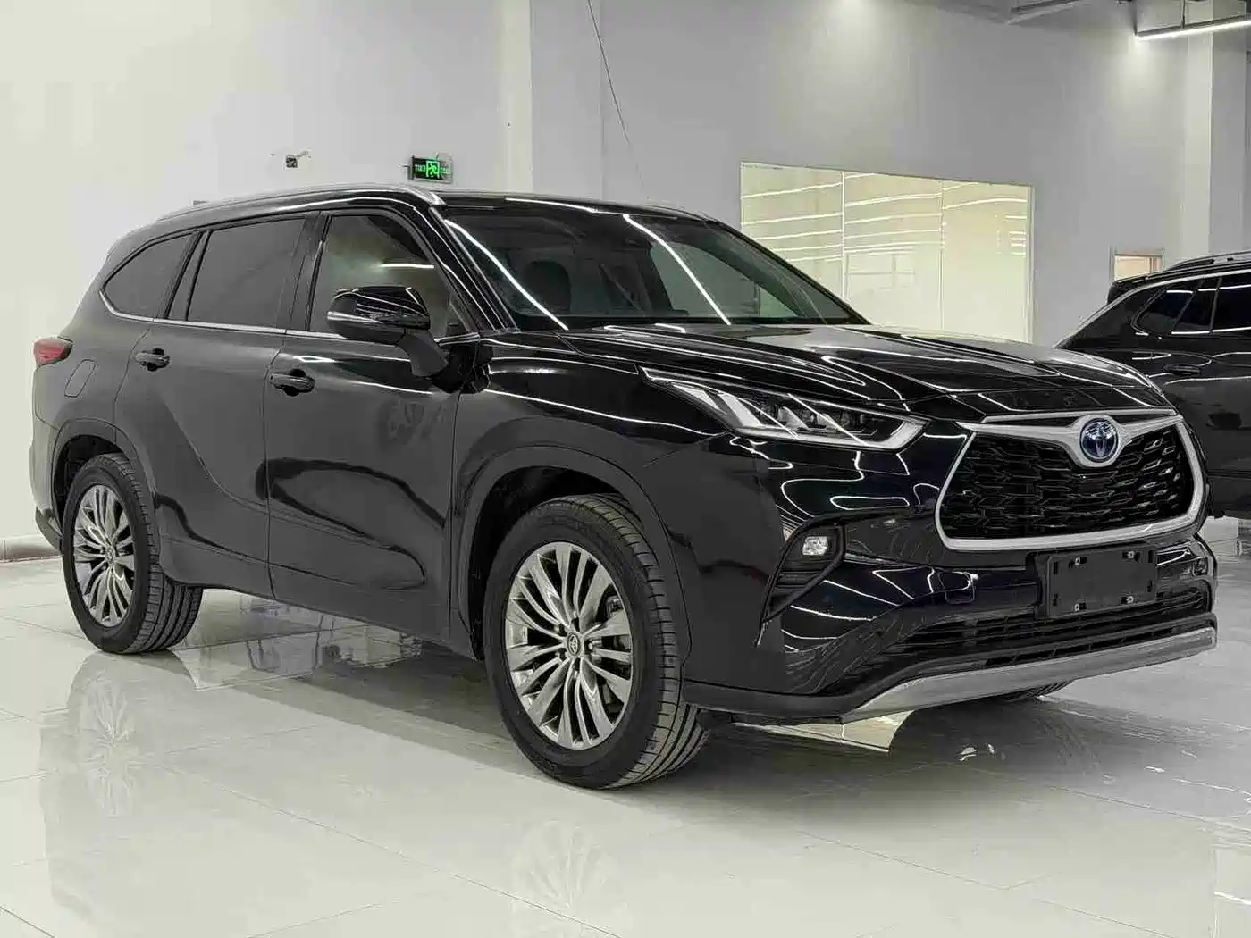 Toyota Highlander 2022 Model Dual Engine 2.5L 4WD Premium Edition 7-Seater
