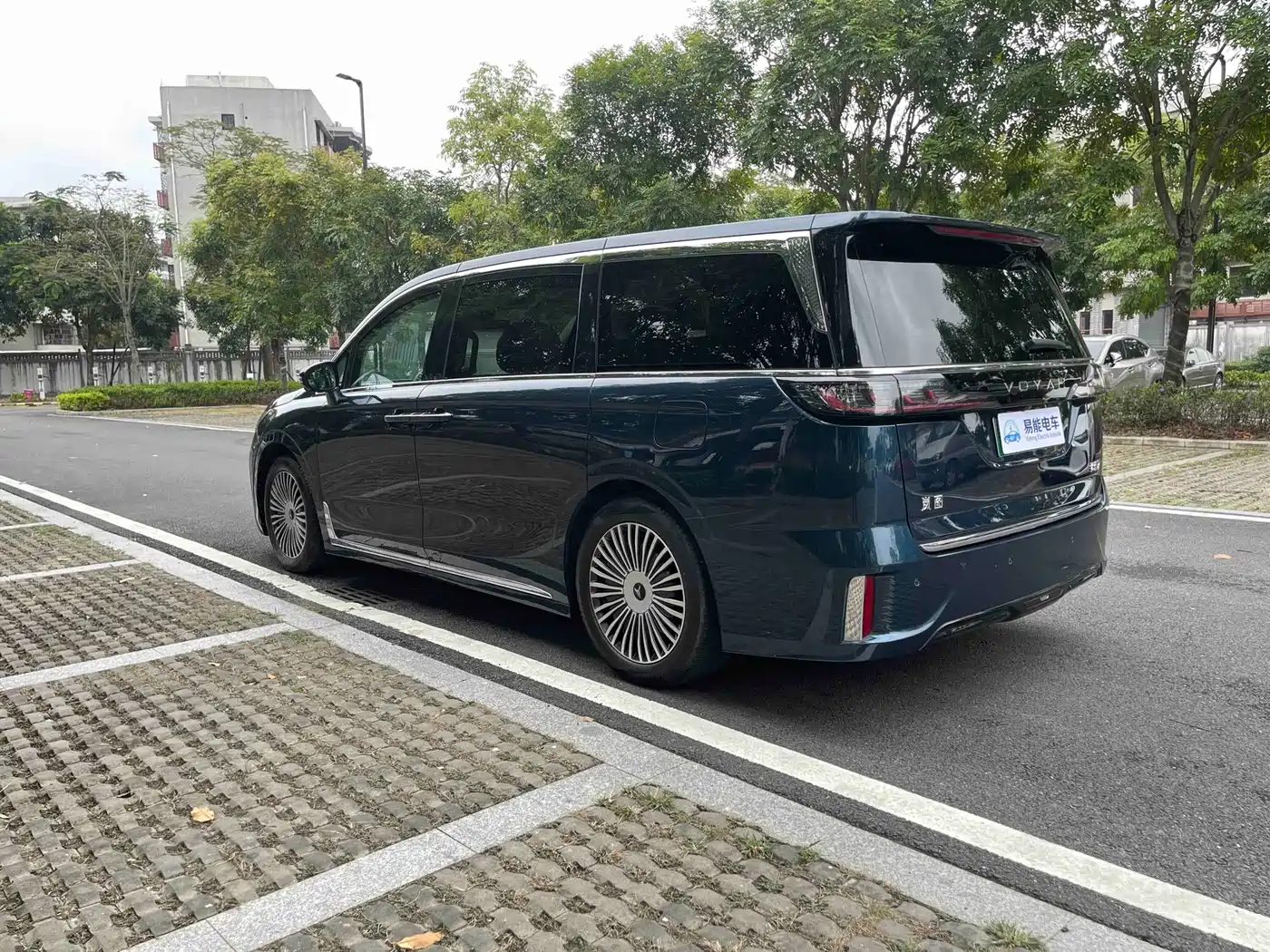 Voyah Auto Voyah Dreamer 2025 PHEV AWD Flagship Kunpeng Edition фото 8
