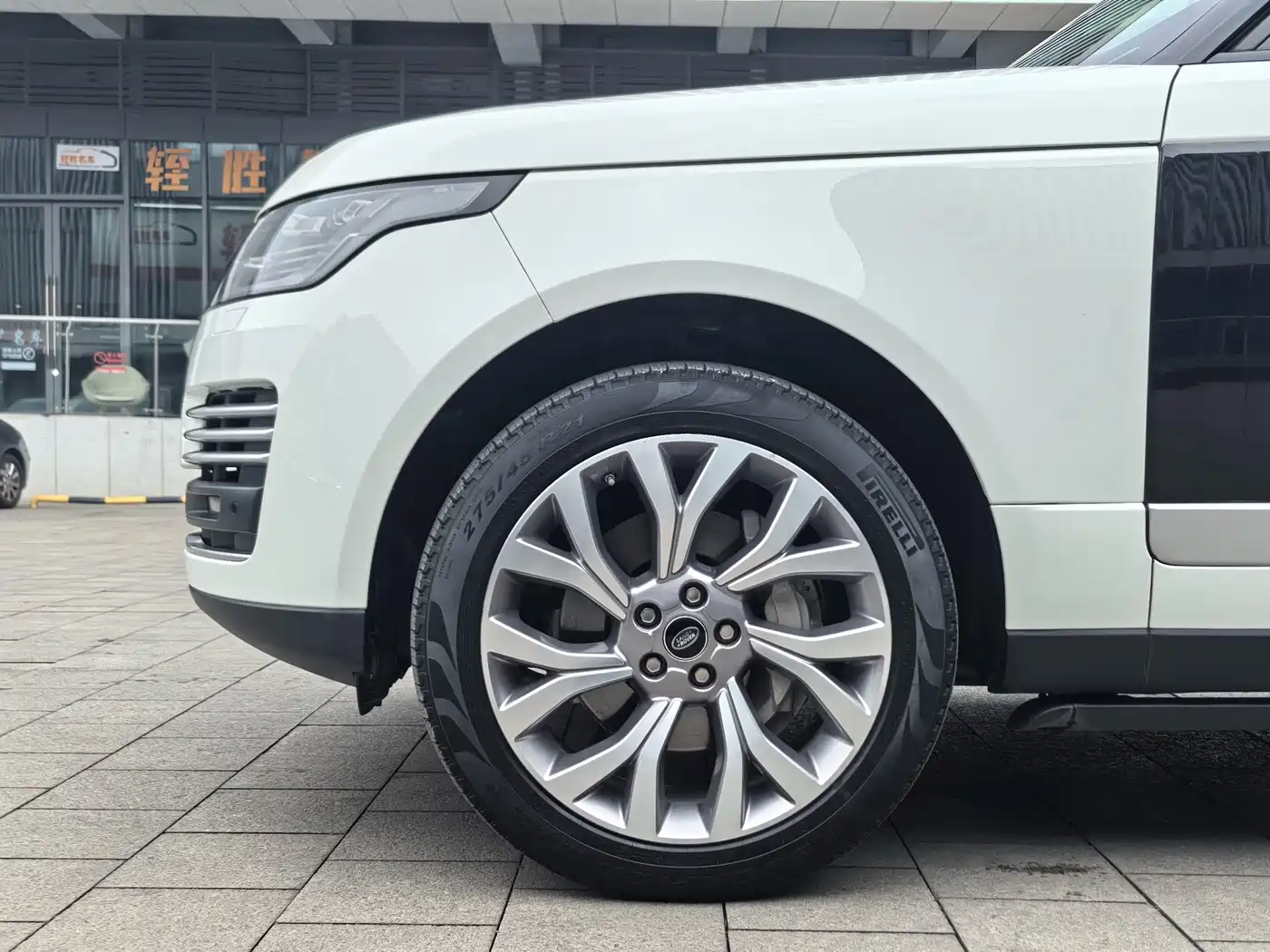 Land Rover Range Rover 2021 3.0 L6 Heritage Edition фото 5