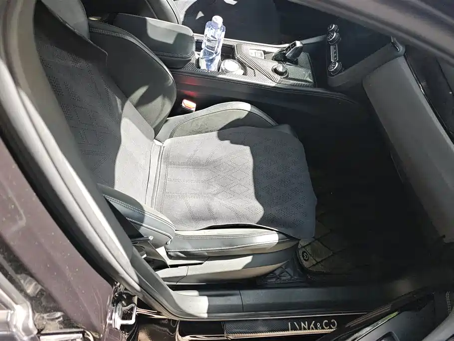 Lynk & Co 03 2021 2.0TD Auto Jin Plus фото 8