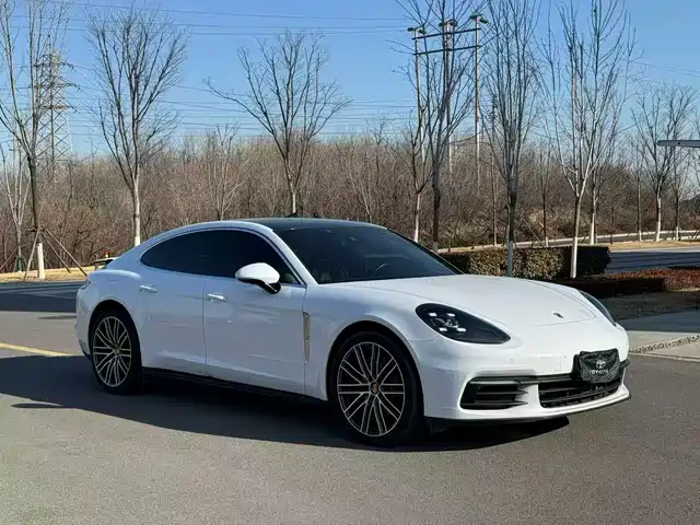 PORSCHE PANAMERA