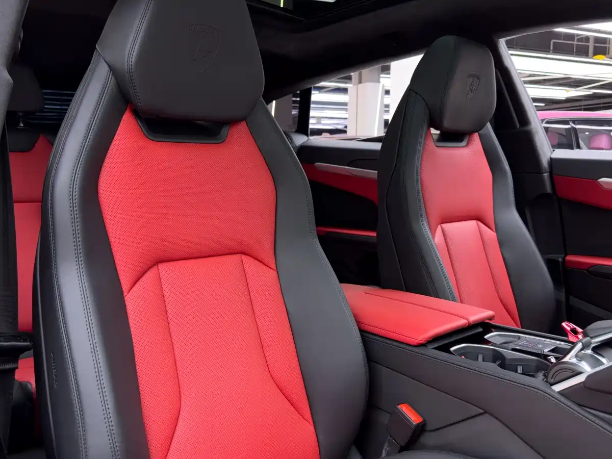 Фото 13 - Lamborghini Urus