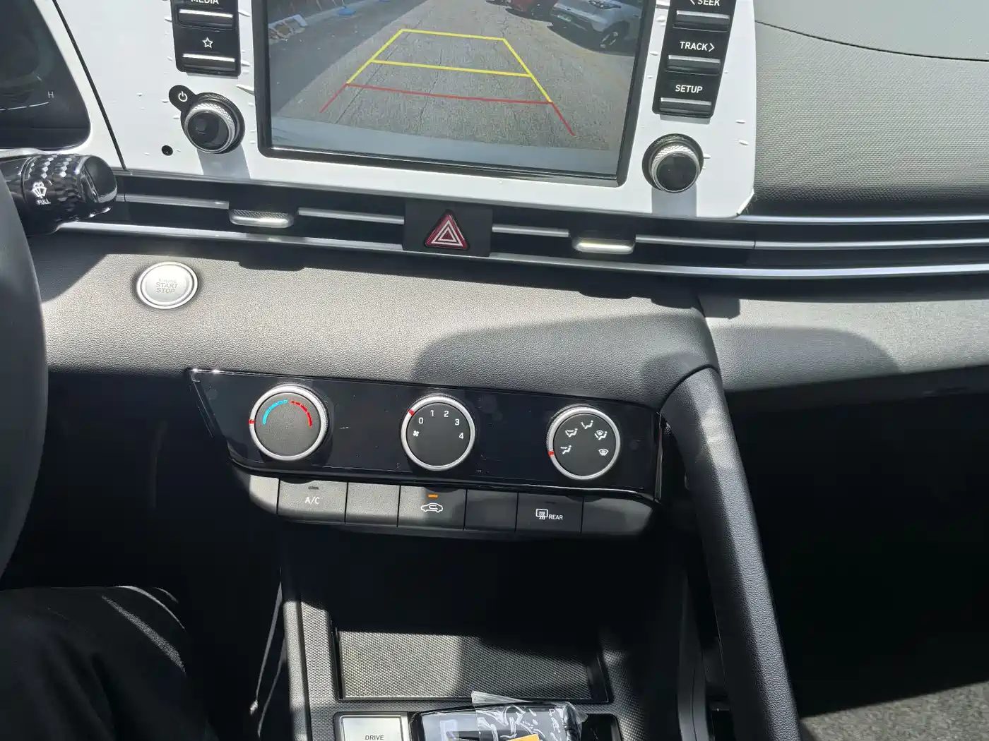 Hyundai Elantra 2023 1.5L CVT GLX Elite Edition фото 8