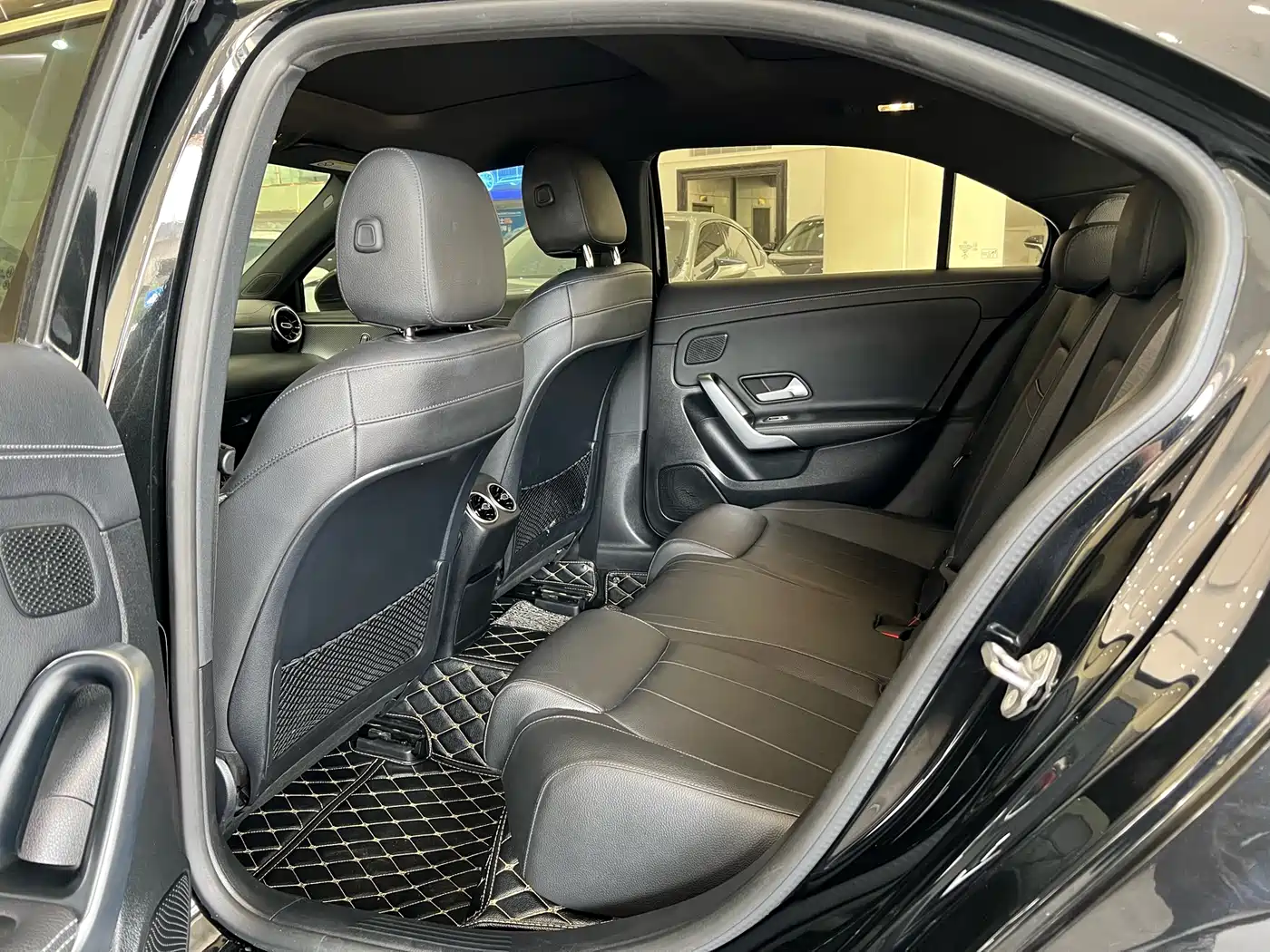 Mercedes-Benz A-Class 2019 A 200 L фото 8