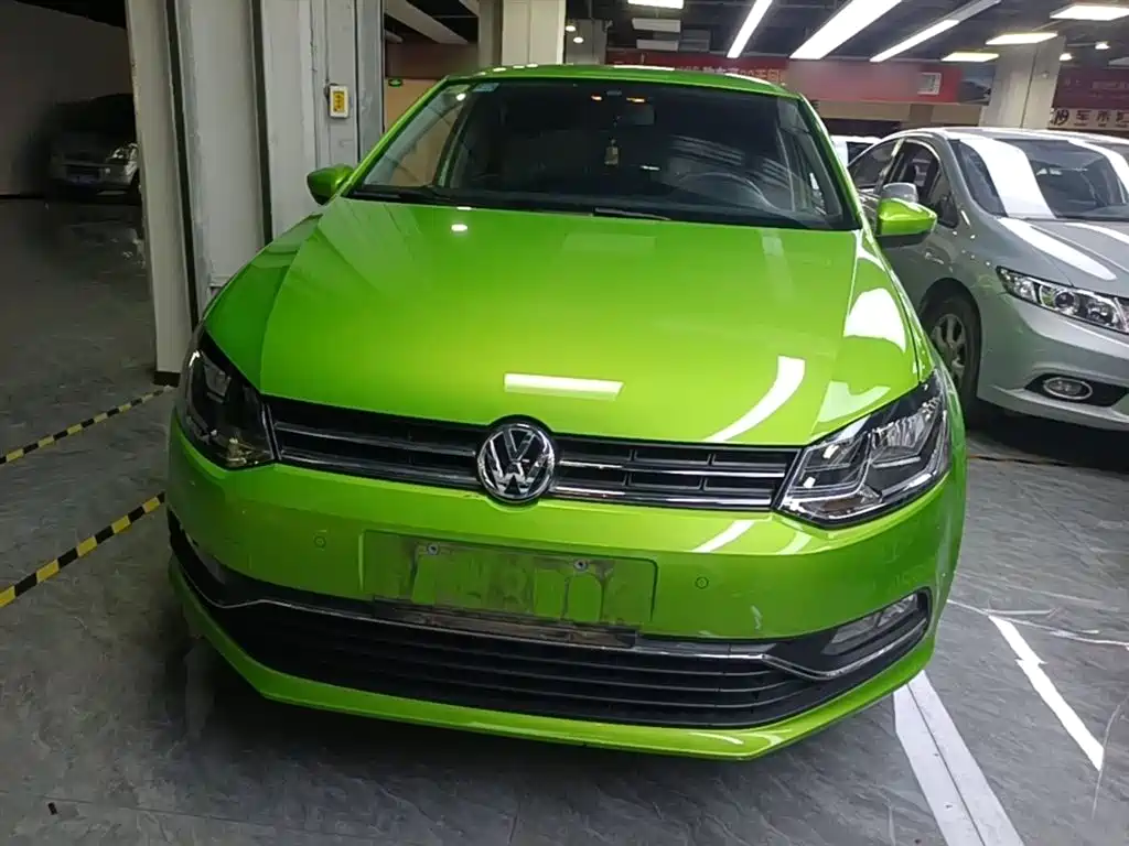 Volkswagen Polo 2014 1.6L Automatic Luxury Edition фото 3
