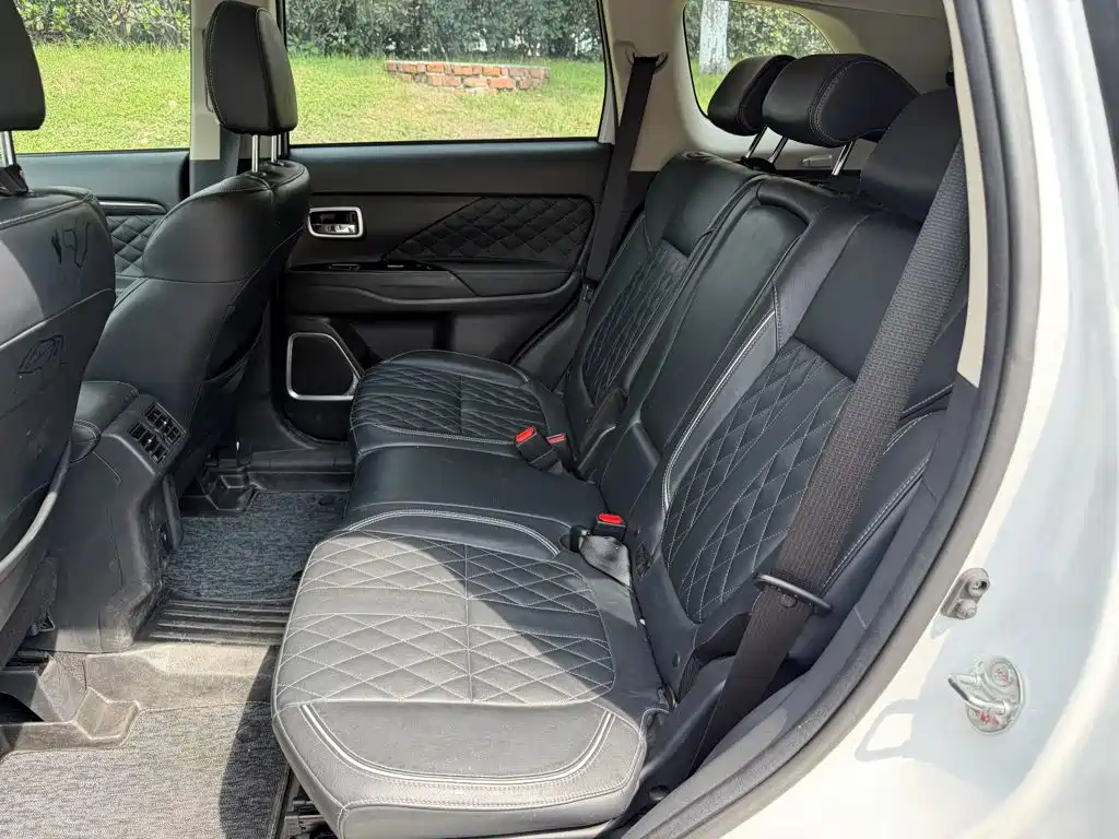 Mitsubishi Outlander 2021 2020 2.4L 4WD Luxury 7-seater