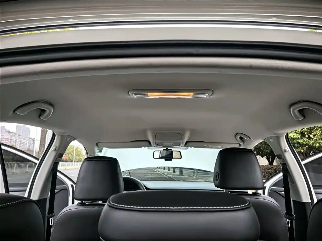 Škoda Octavia 2022 1.5L Automatic Comfort Edition фото 9