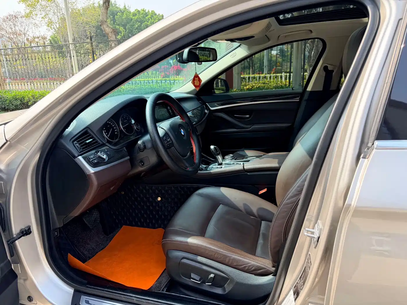 BMW 5 Series 2014 525Li Luxury Design Package фото 6