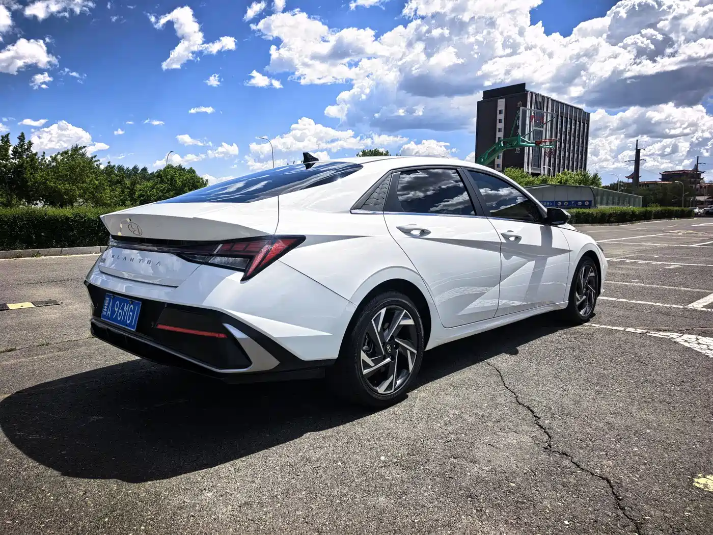 Hyundai Elantra 2023 Model 1.5L CVT LUX Premium Edition фото 6
