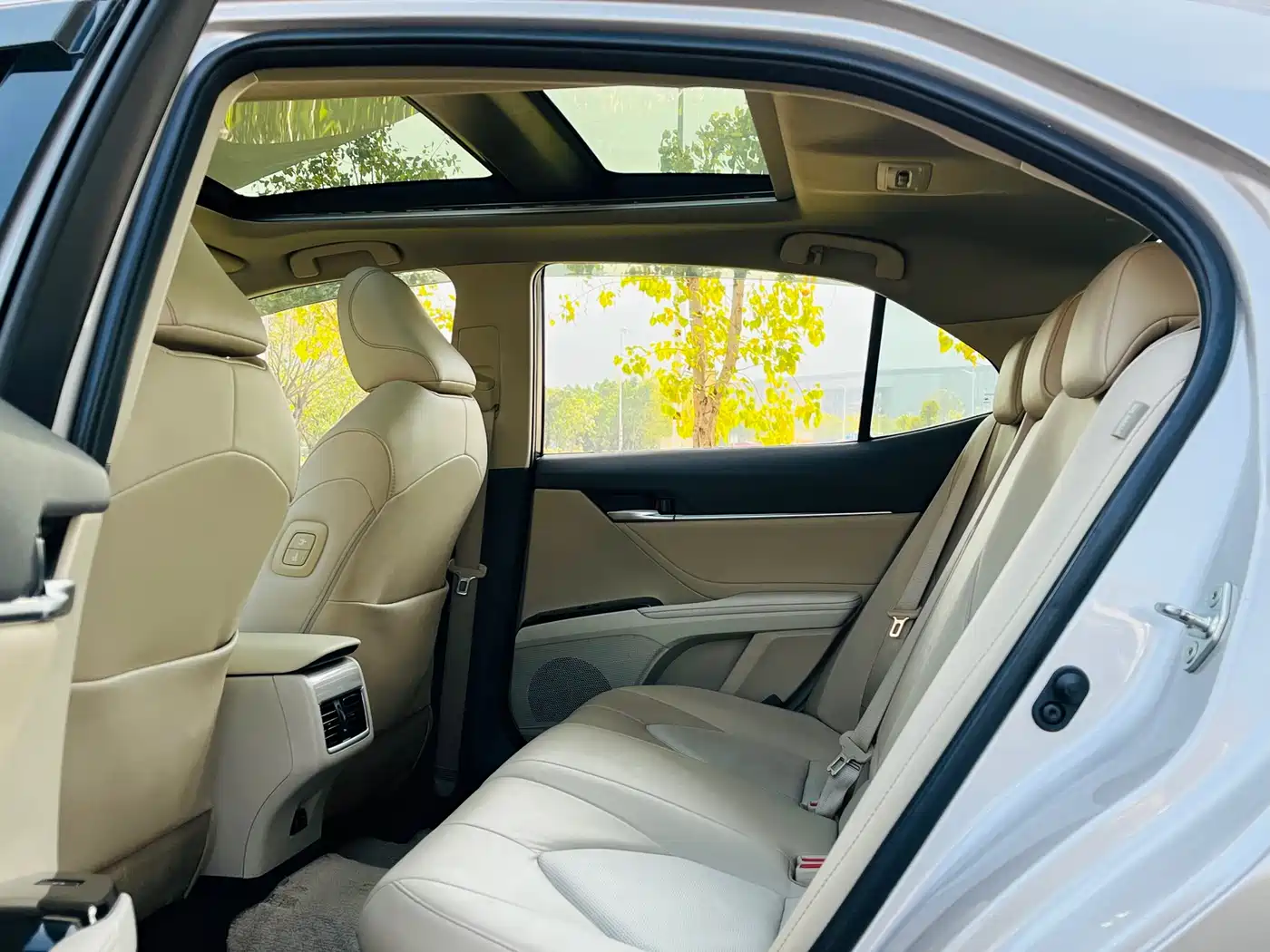 Toyota Camry 2019 Hybrid 2.5HG Luxury Edition China V фото 6