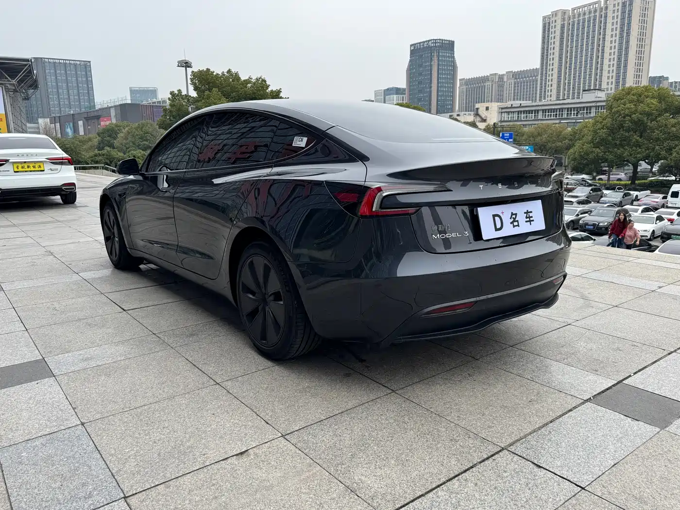 TESLA MODEL 3