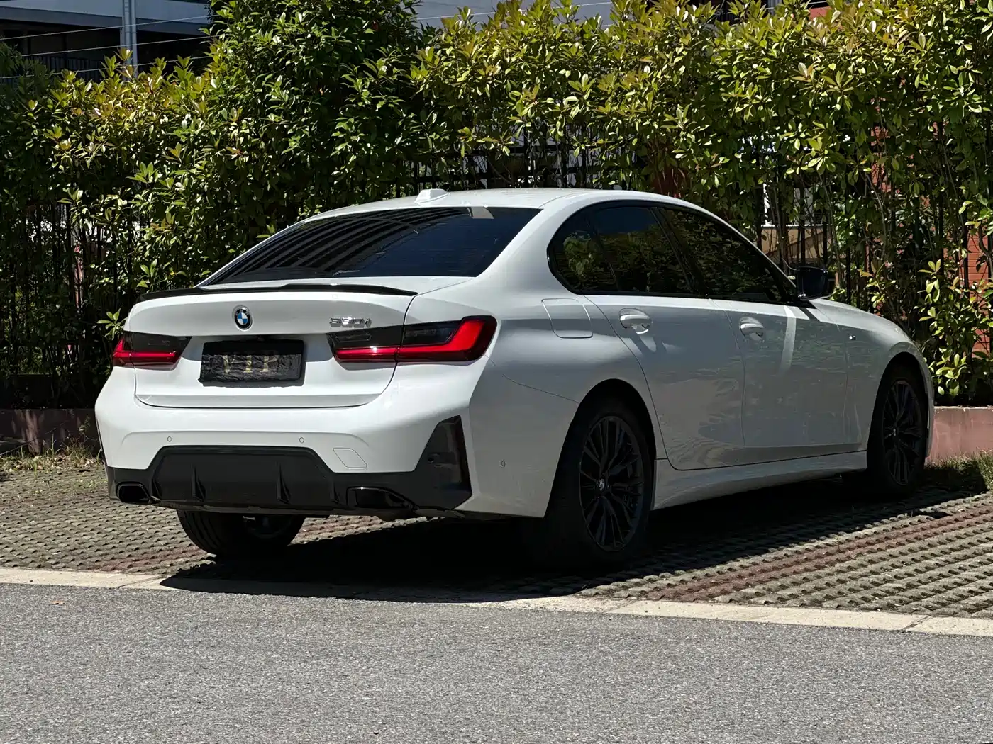BMW 3 Series 2024 325i M Sport Shadowline Package фото 23