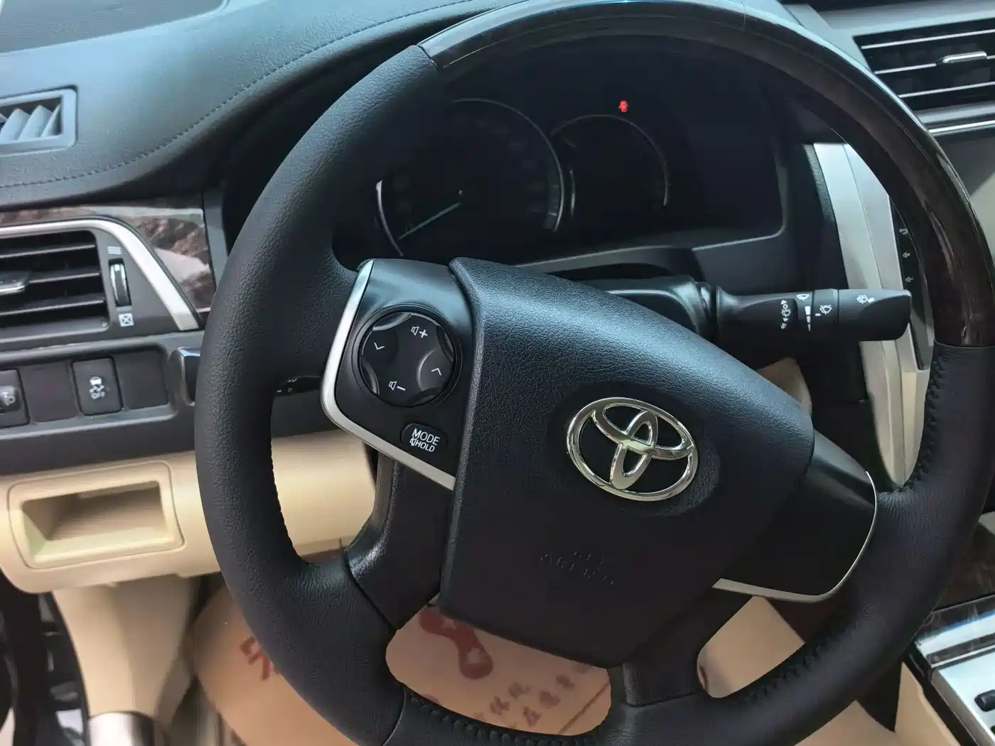 Toyota Camry 2015 2.0G Leading Edition фото 9