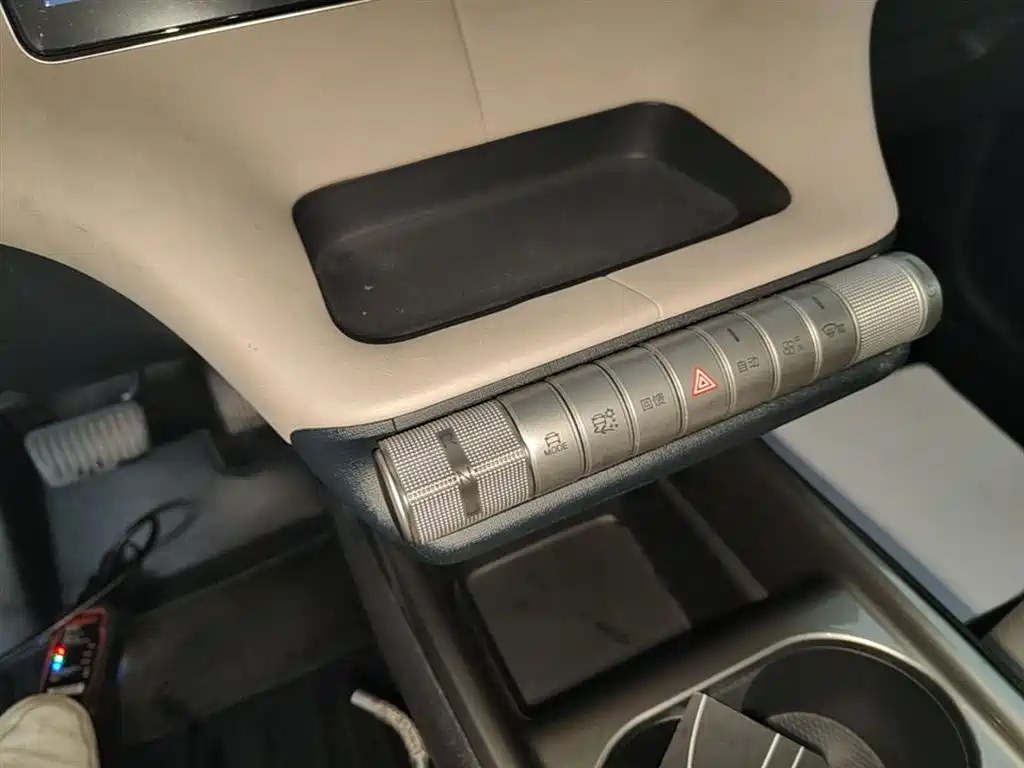 BYD Dolphin 2024 Glory Edition 420km Fashion Edition фото 14