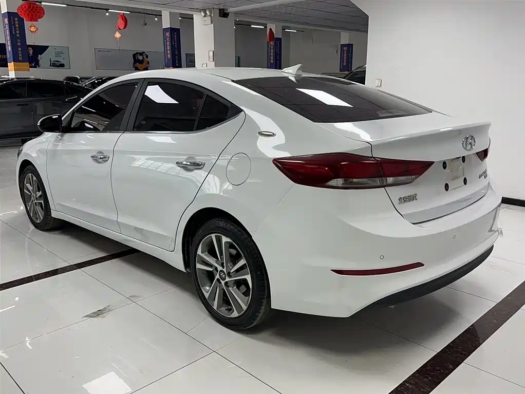 Hyundai Elantra 2016 Model 1.6L Automatic Smart Elite фото 15