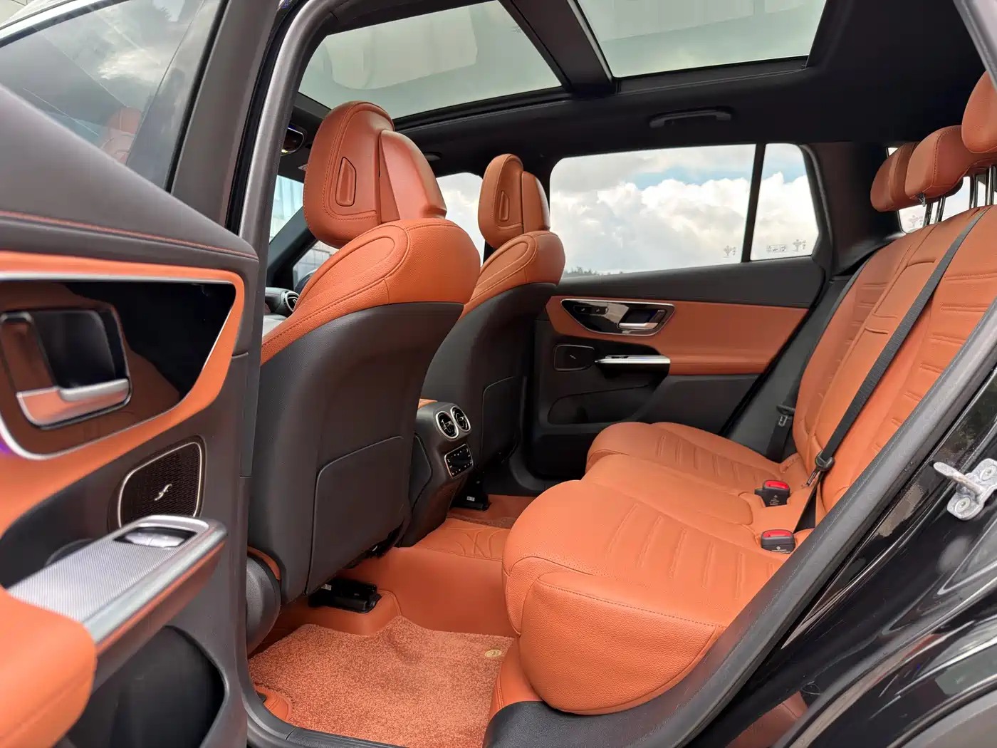 Mercedes-Benz GLC 2024 GLC 260 L 4MATIC Dynamic 5-seater фото 6