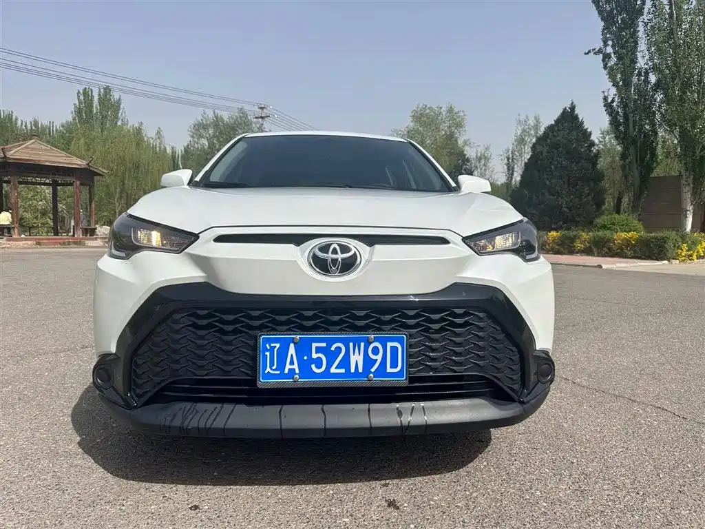 Toyota Frontlander 2024 2.0L CVT Elite Edition фото 2