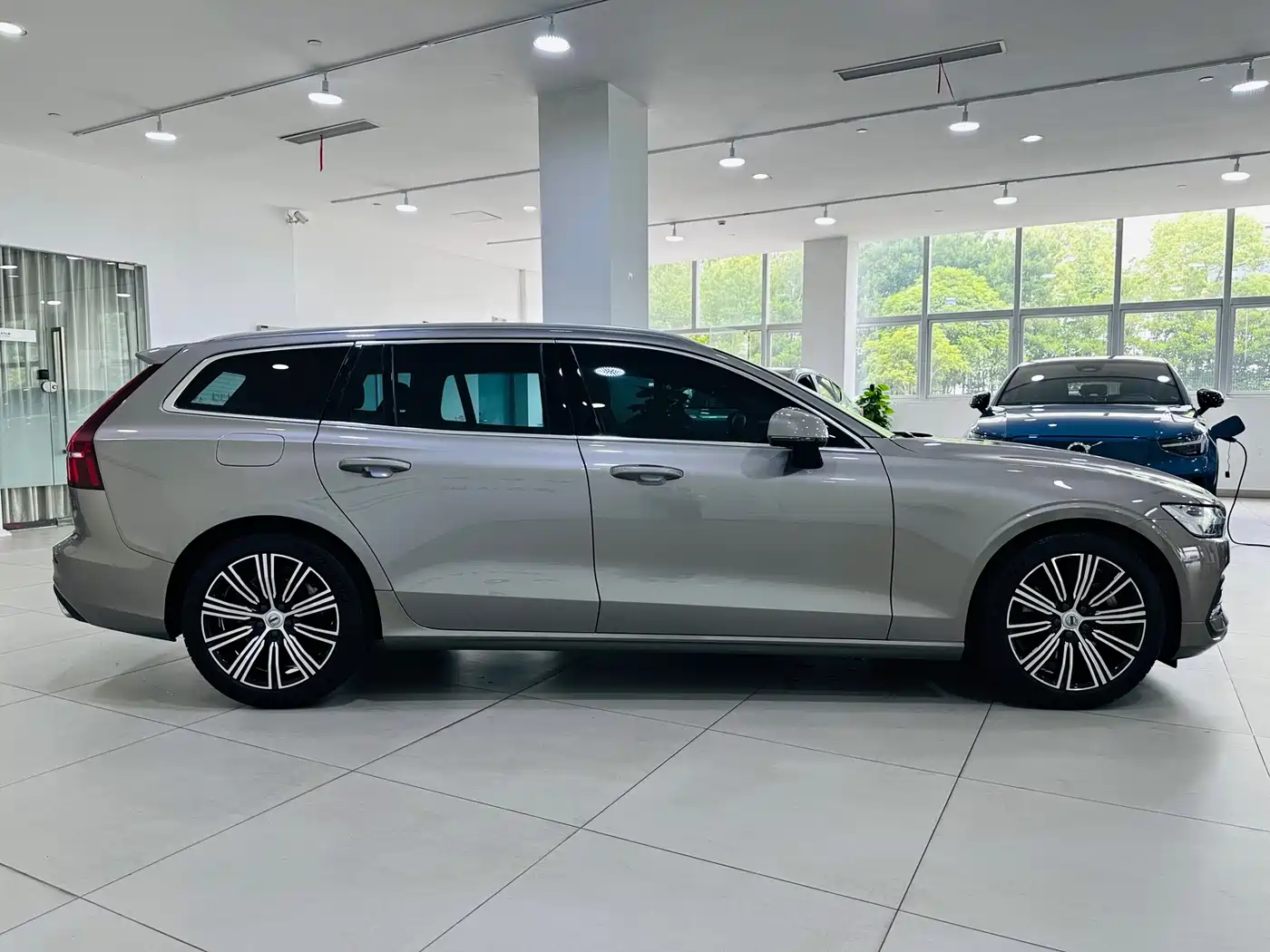 Volvo V60 2021 B5 Zhiyuan Luxury Edition фото 4