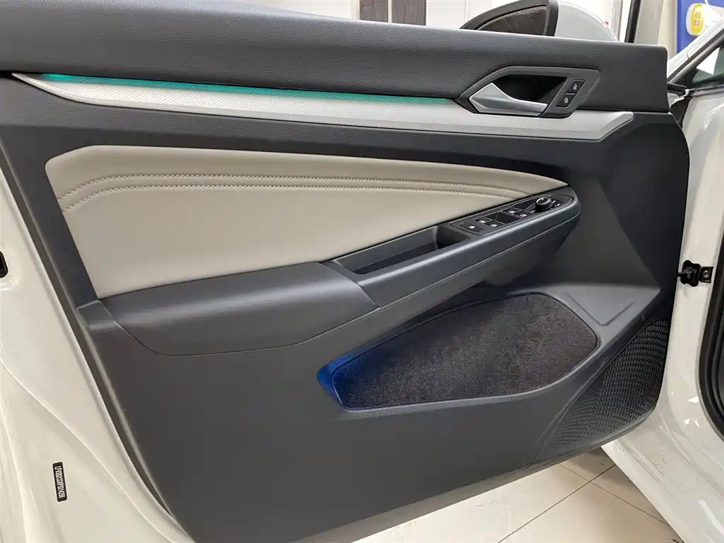 Volkswagen Golf 2023 Facelift 280TSI DSG Pro фото 14