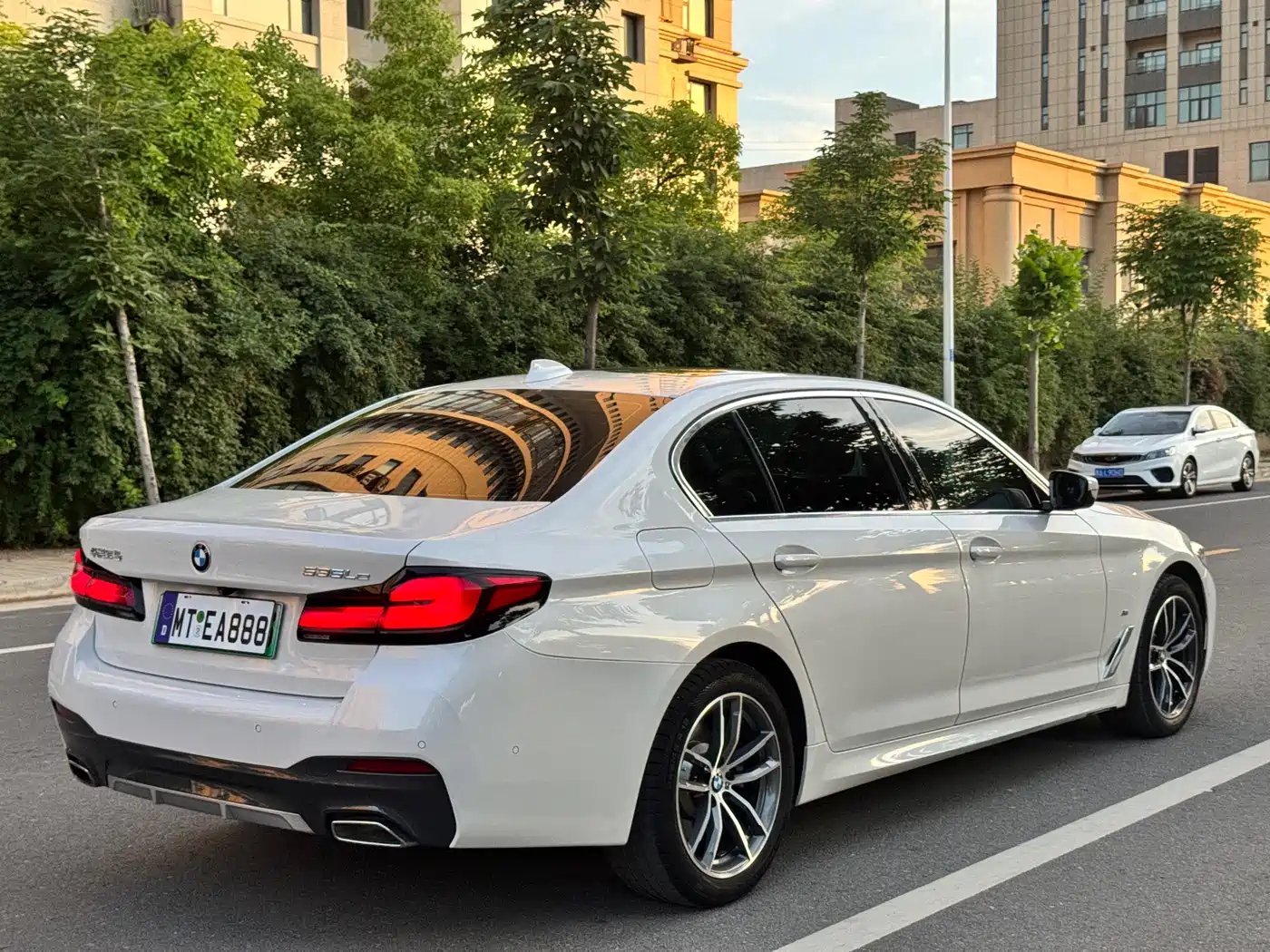 BMW 5 Series New Energy 2021 535Le M Sport Package фото 7