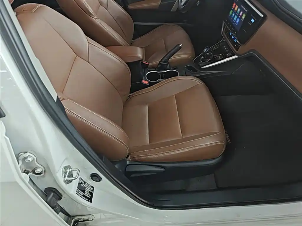 Toyota Levin Twin Engine E+ 2019 1.8PH V E-CVT Luxury Edition фото 25