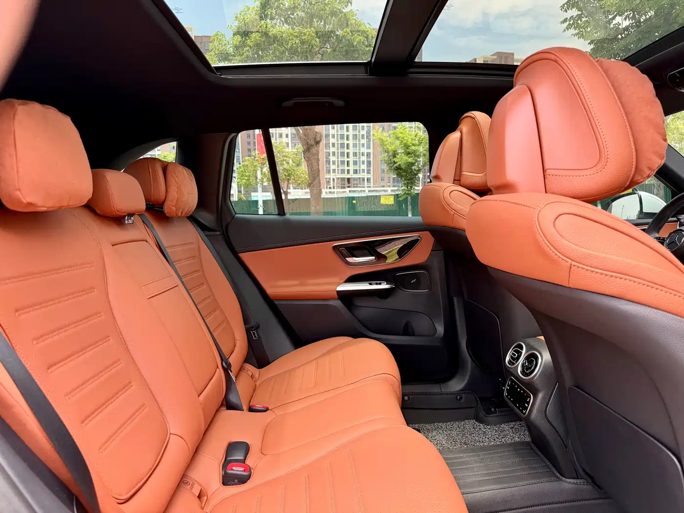 Mercedes-Benz GLC 2023 Facelift GLC 260 L 4MATIC Luxury 5-Seater фото 6