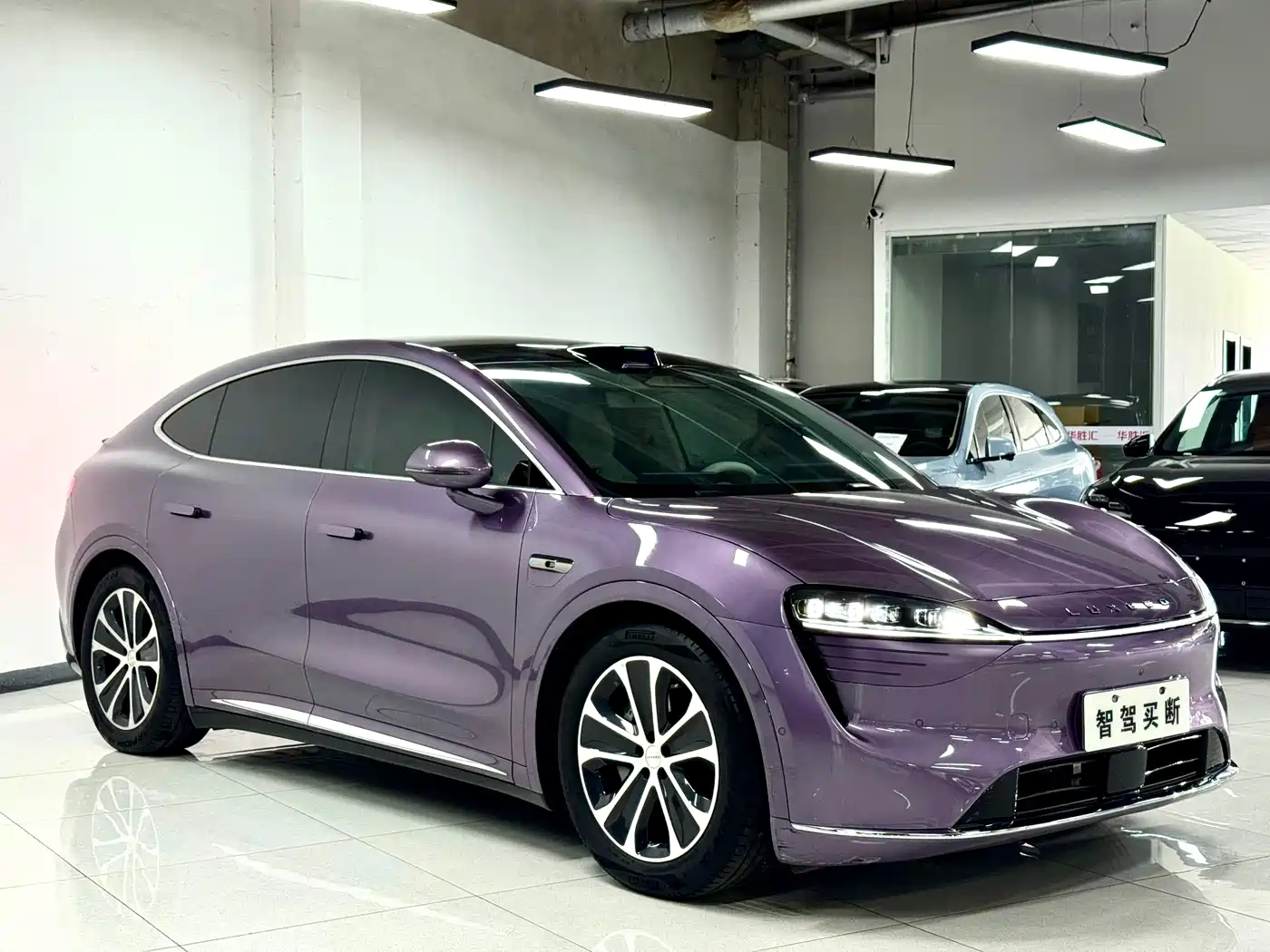 Фото 3 - Zhijie Luxeed R7