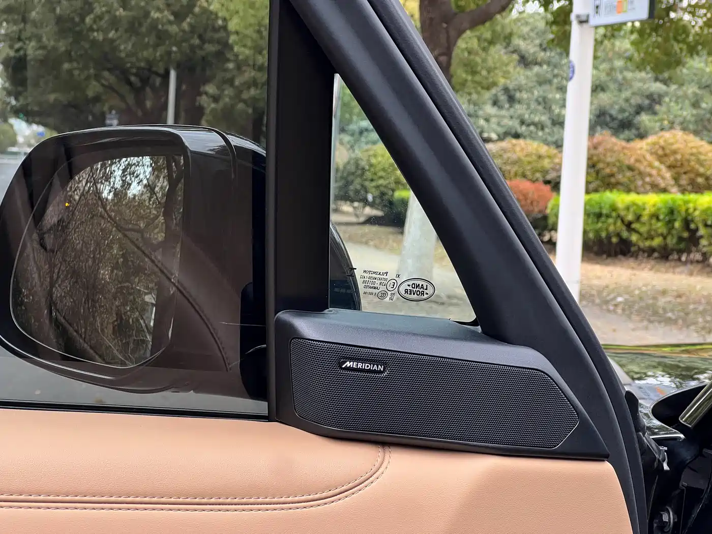 Land Rover Range Rover 2023 3.0 L6 360PS Golden Age Edition фото 15
