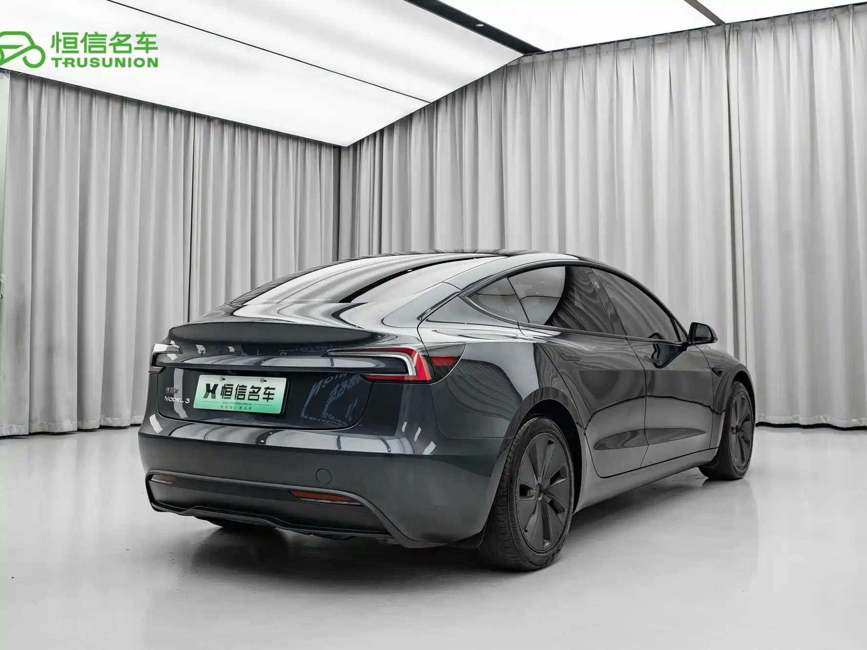 Фото 6 - Tesla Model 3