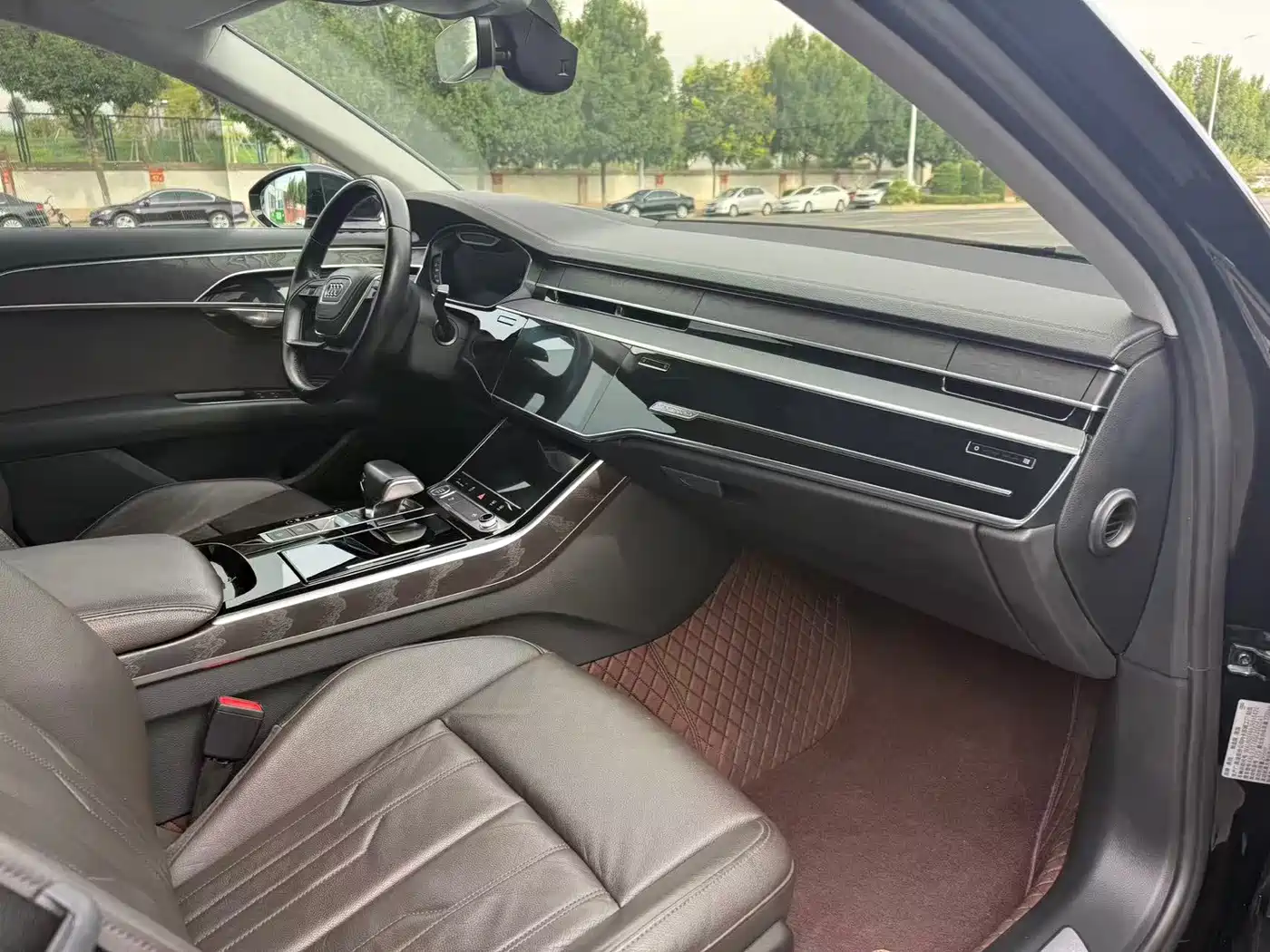Фото 4 - Audi A8