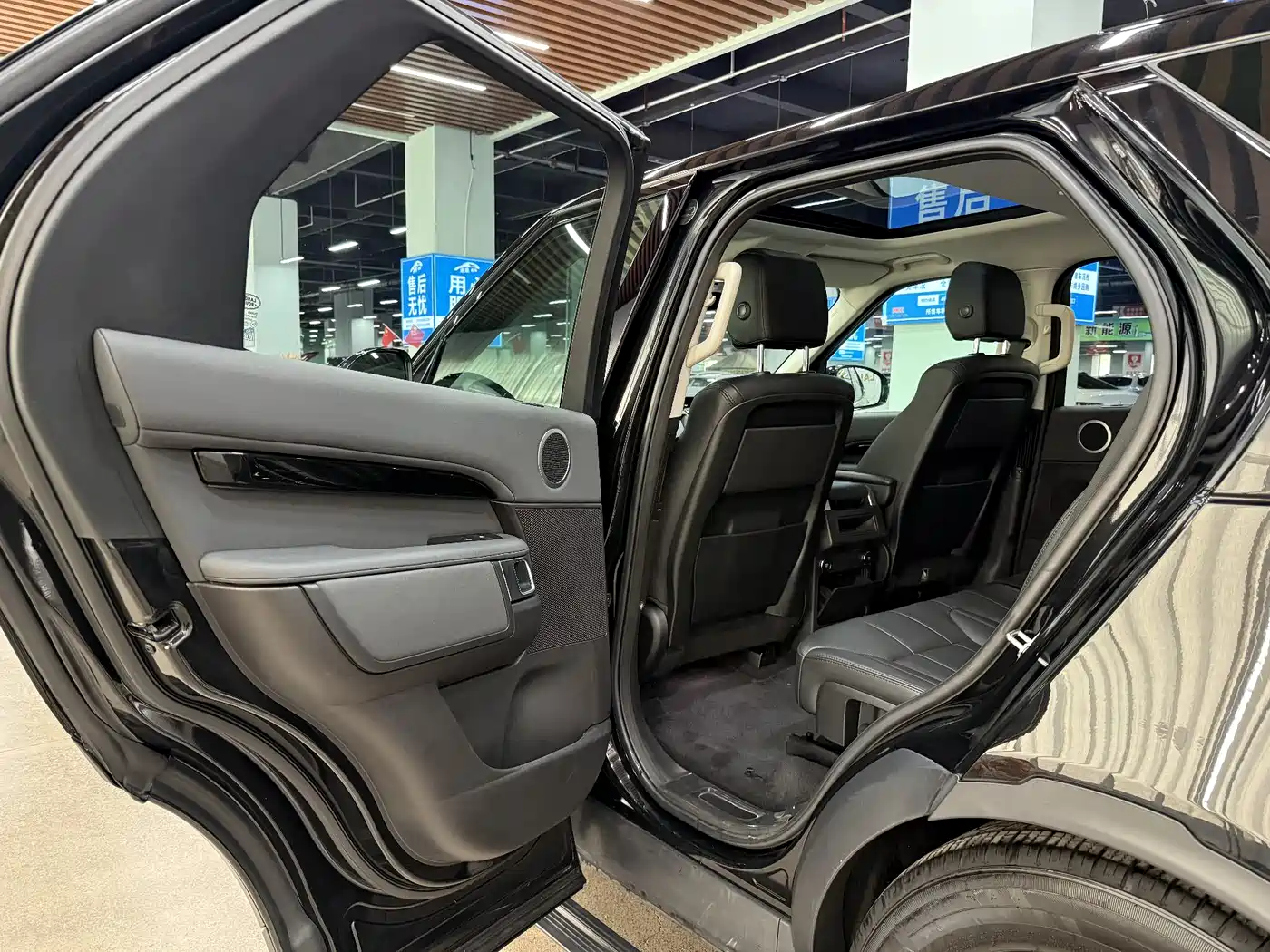 Land Rover Discovery 2019 3.0 SC V6 SE фото 10