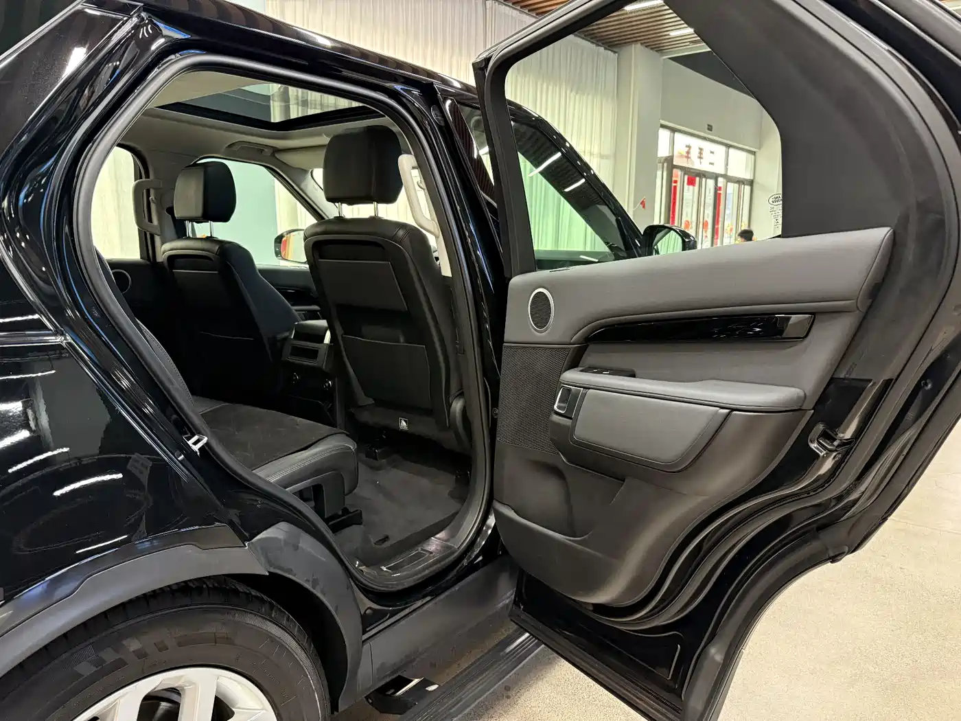 Land Rover Discovery 2019 3.0 SC V6 SE фото 12