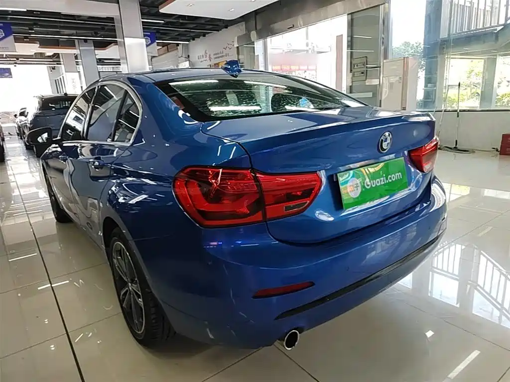 BMW 1 Series 2018 118i Sport Edition фото 5