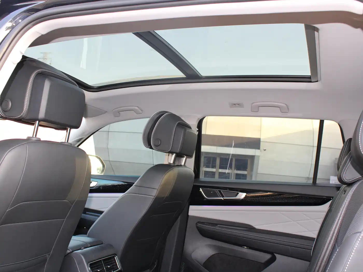 Volkswagen Teramont 2024 380TSI 4WD Prestige Luxury Edition фото 8