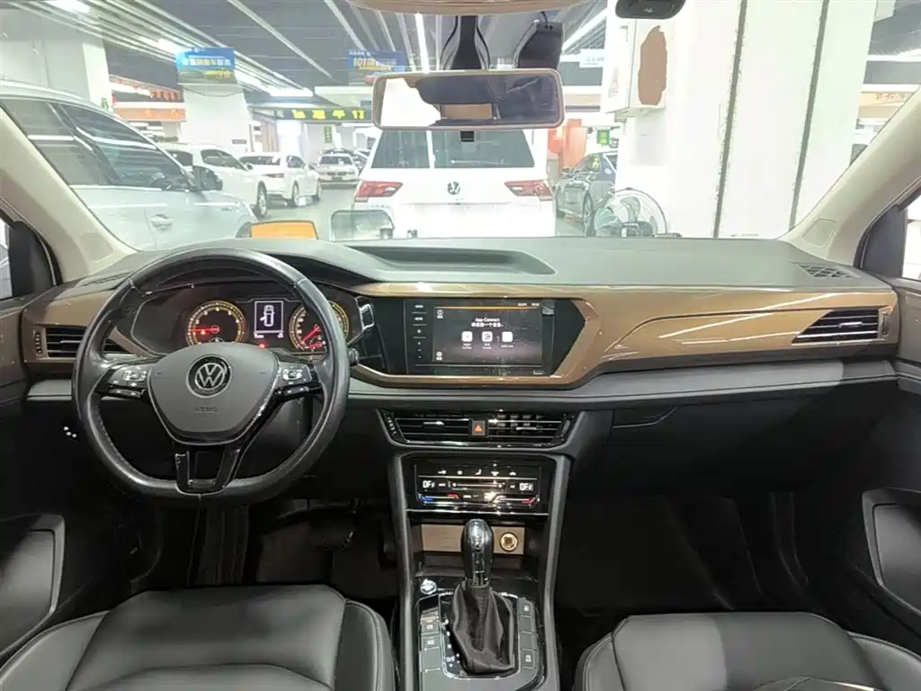 VOLKSWAGEN TUYUE