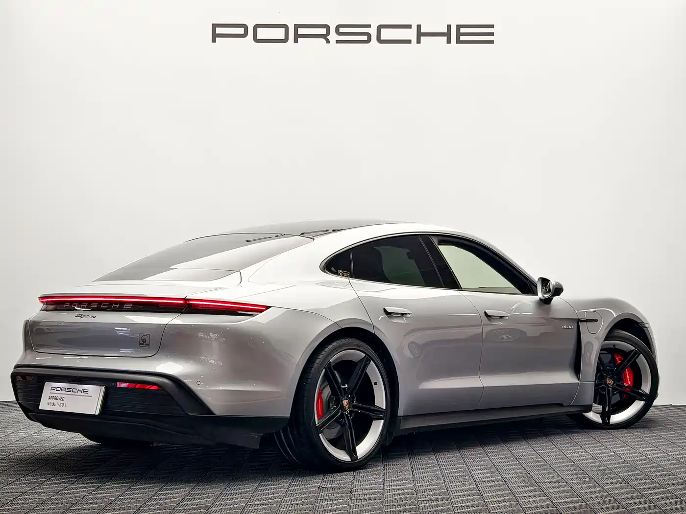 Porsche Taycan фото 5