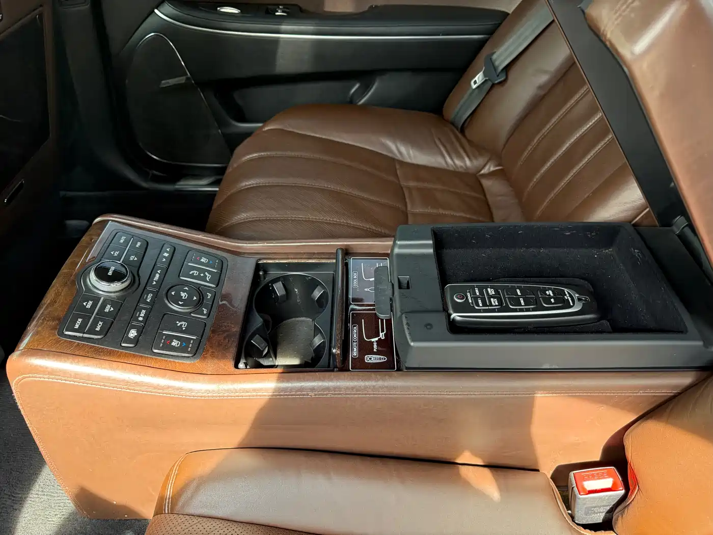 Hyundai Equus 2009 3.8 Premium Edition фото 22