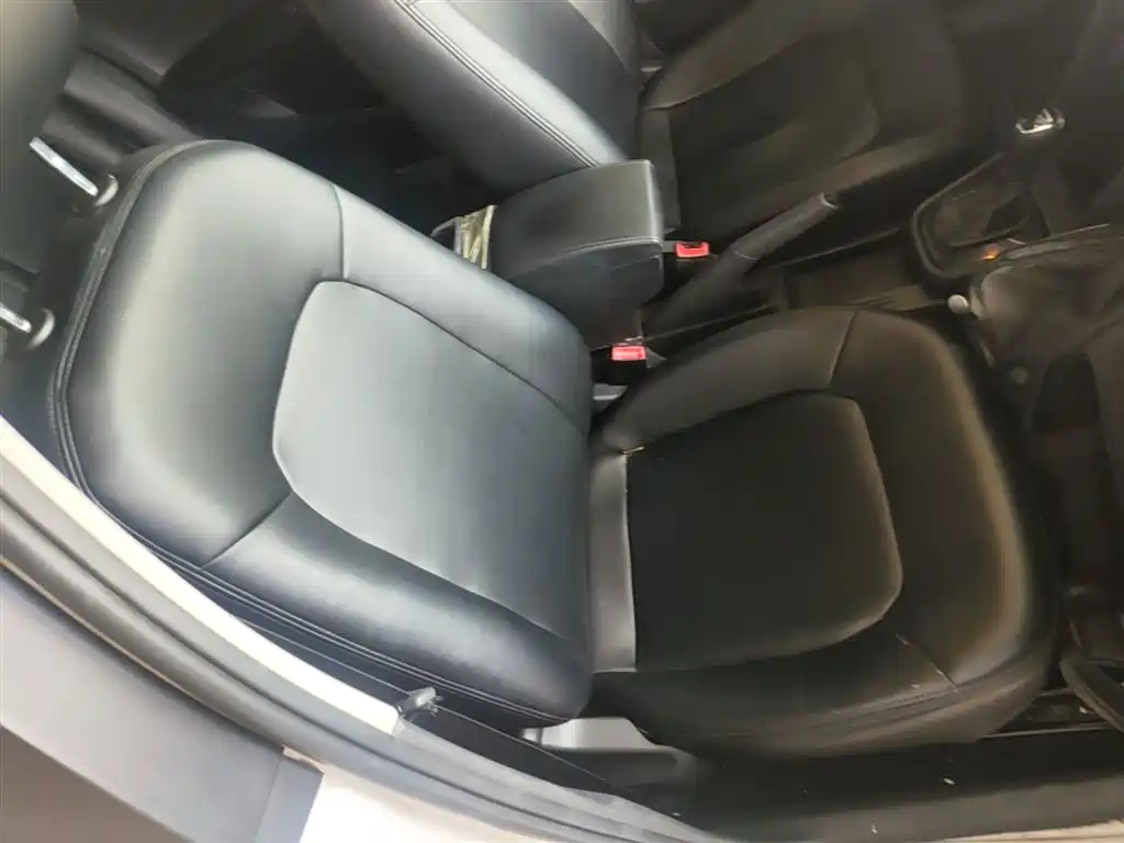 Škoda Skoda Rapid Spaceback 2016 1.6L Automatic Advance Edition фото 25
